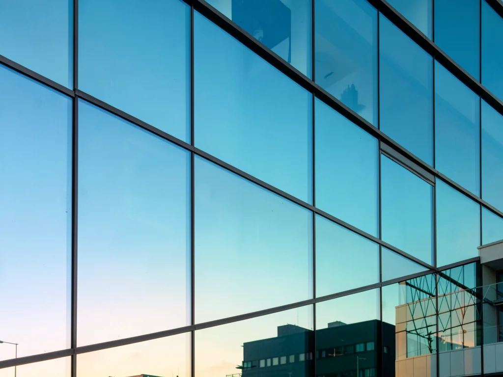 Building reflecting clear gradient without clouds