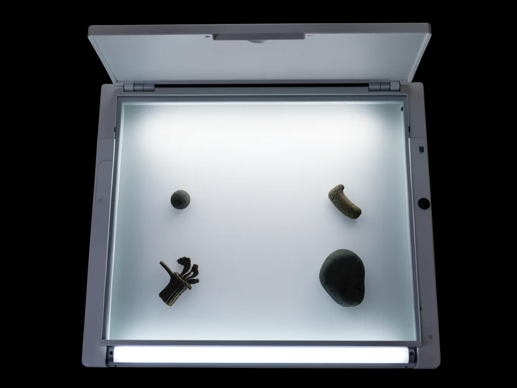 Scanner lid partially open, light leaking from edges creating gradient from brig