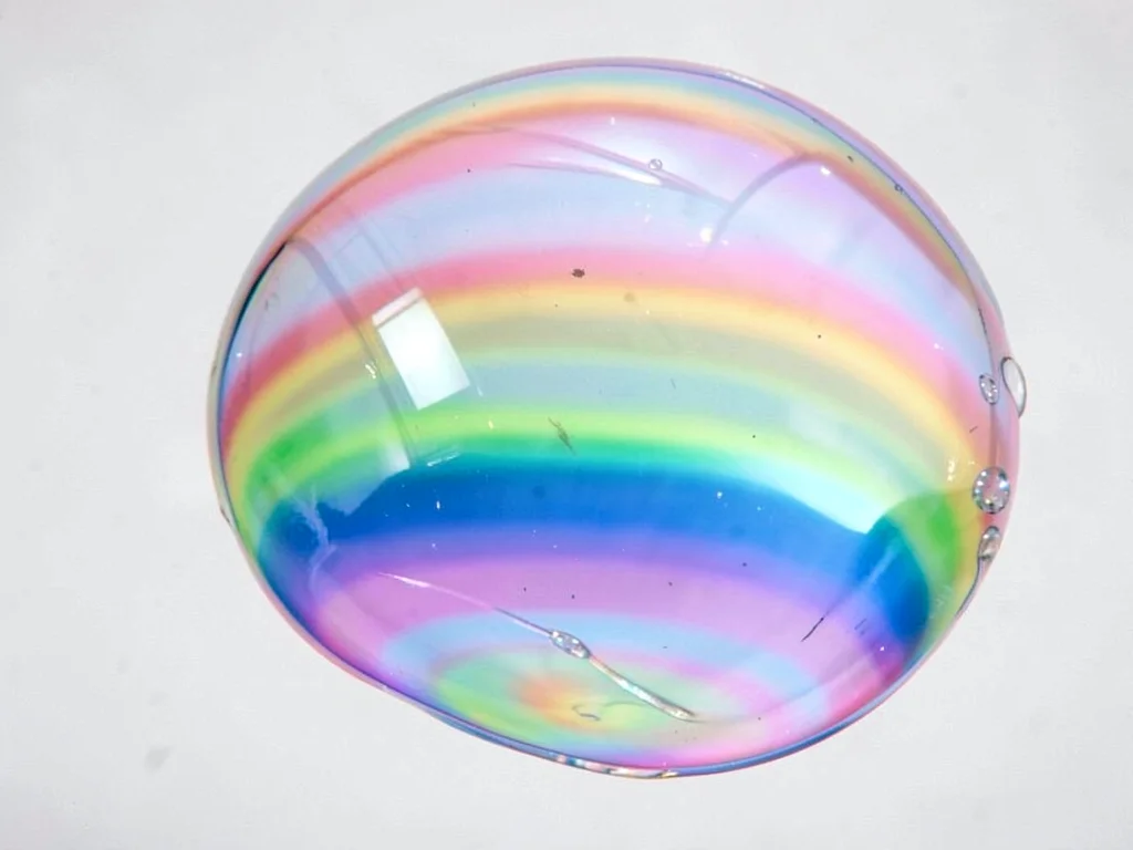 Color bands shifting as thickness changes