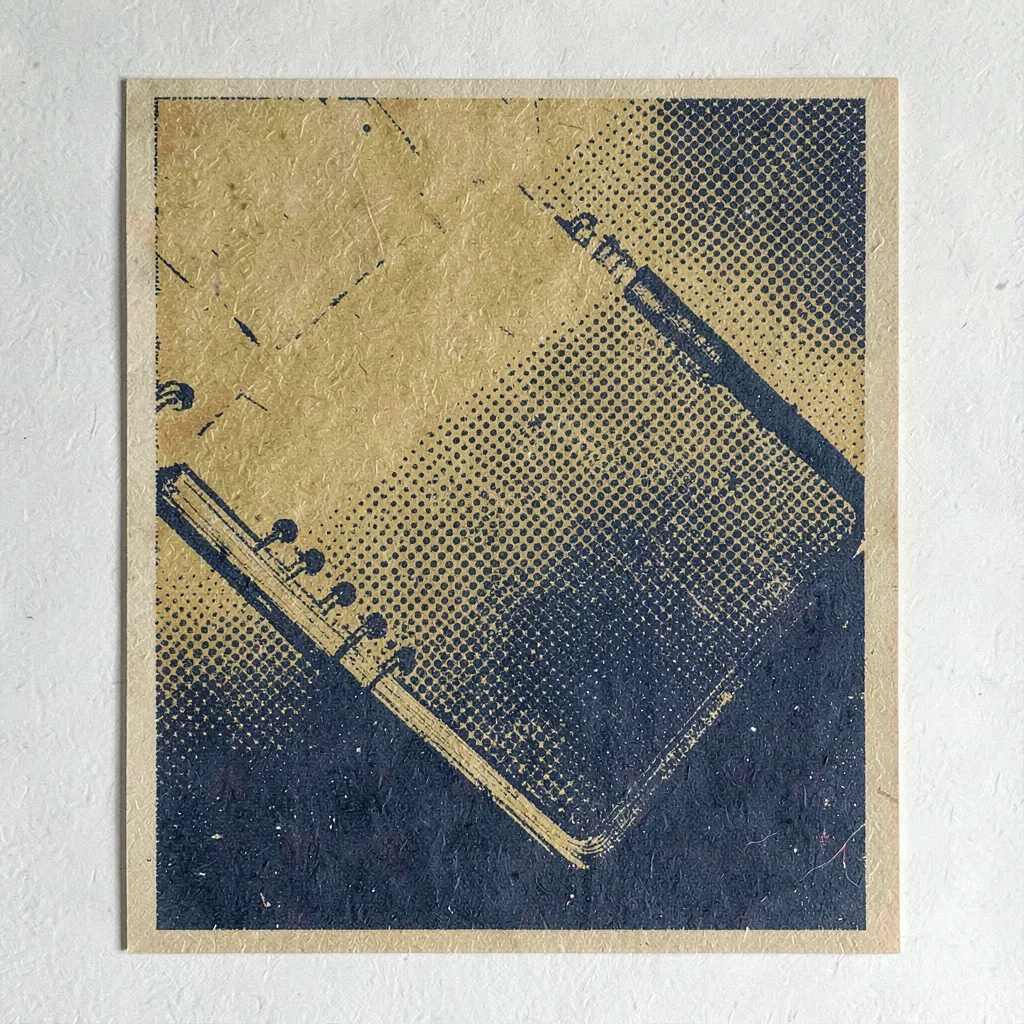Bram-screenpress poster motif of a halftone net and field journal in mustard and