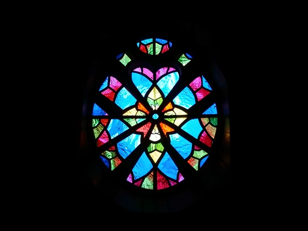 Stained glass projecting single color