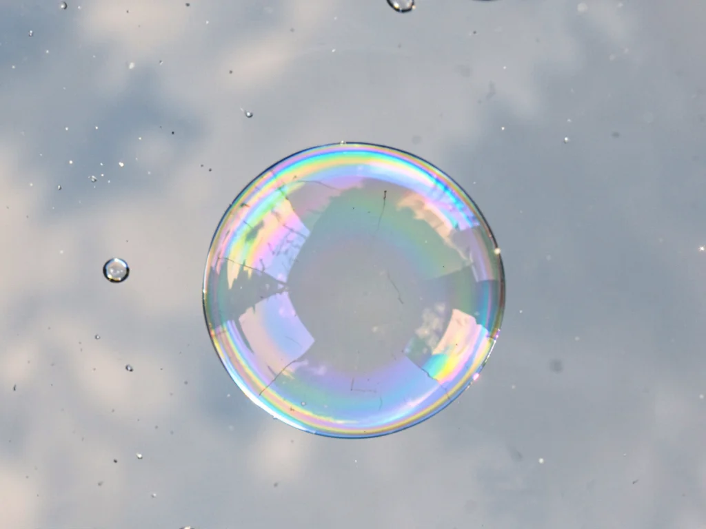 Bubble bouncing on film surface