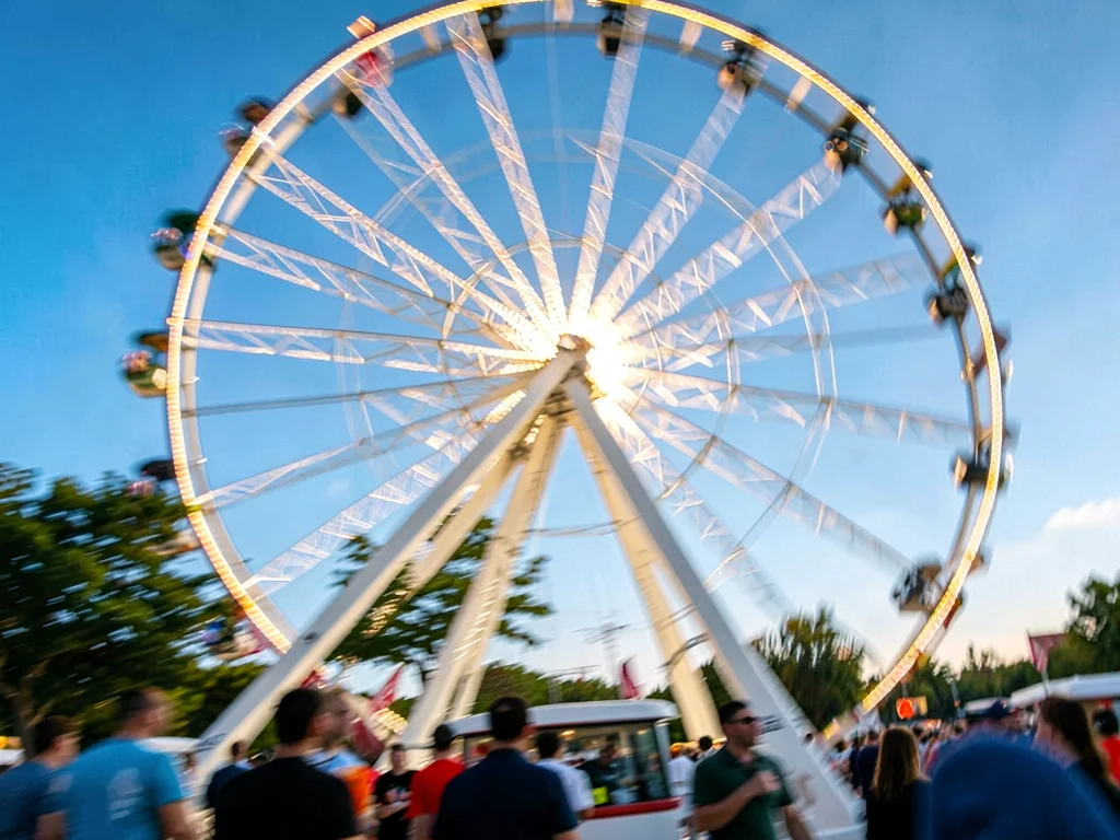 Ferris wheel blur