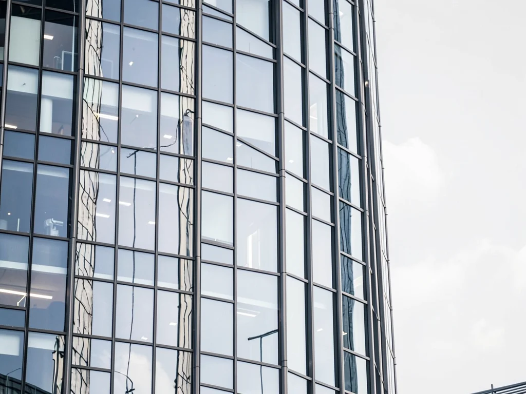 Glass curtain wall reflection pattern