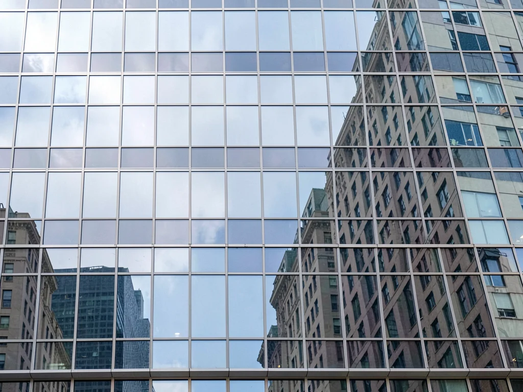 Glass curtain wall reflection pattern