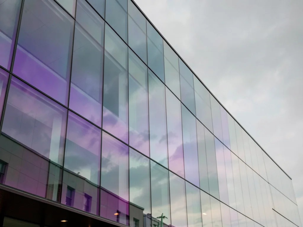 Overcast sky as soft gradient in glass