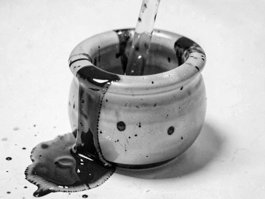 Ink reaching edge of vessel and spreading