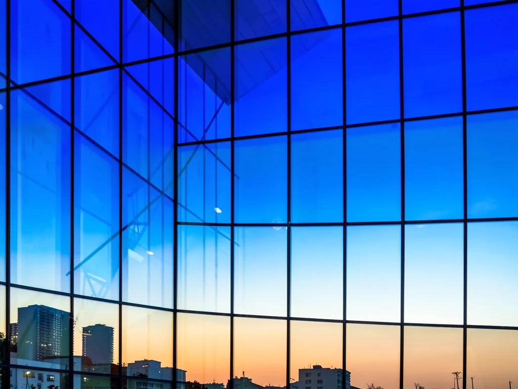 Glass architecture as pure color field