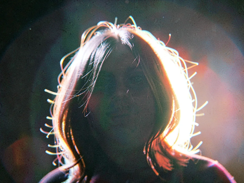 Hair backlit showing chromatic glow