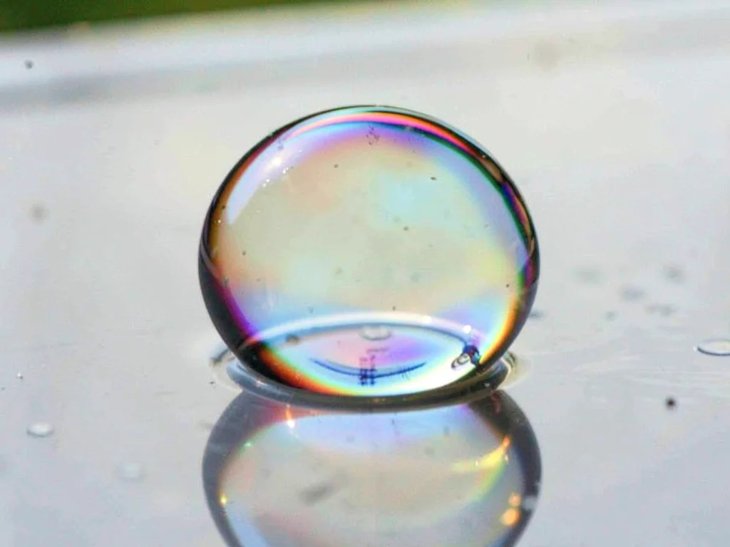Bubble bouncing on film surface