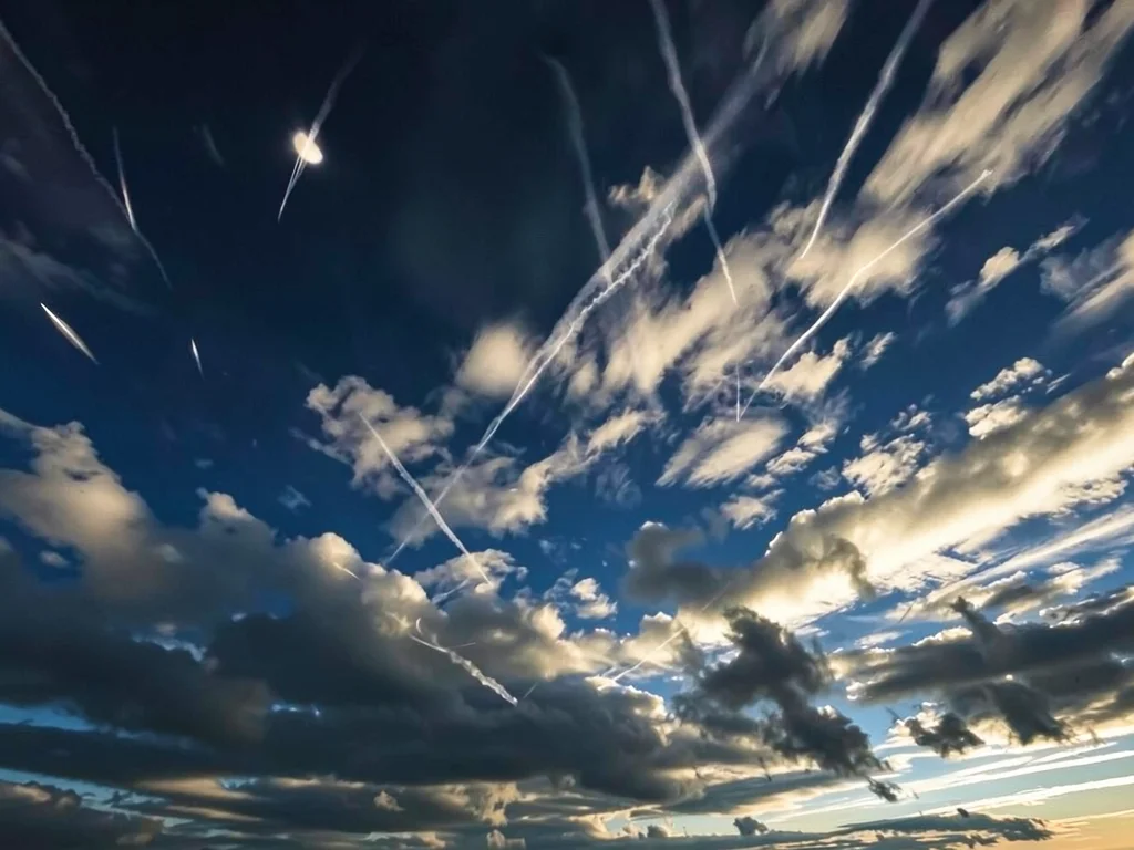 Cloud timelapse compressed into single sky with every formation visible