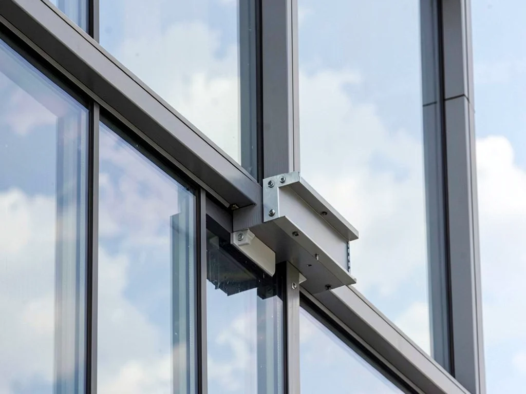 Glass curtain wall connection system