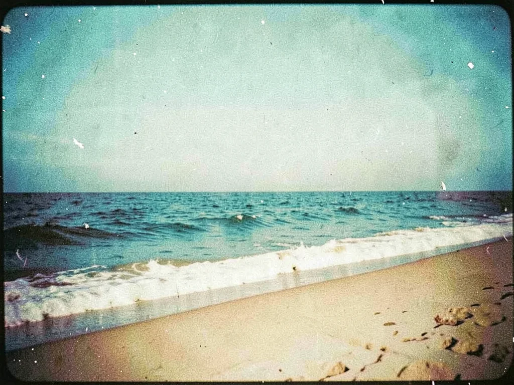 Beach with aqua color shift