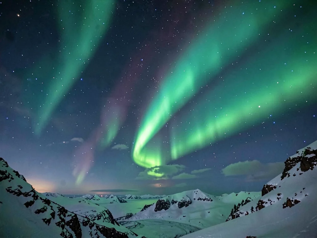 Aurora time-streak showing motion over minutes