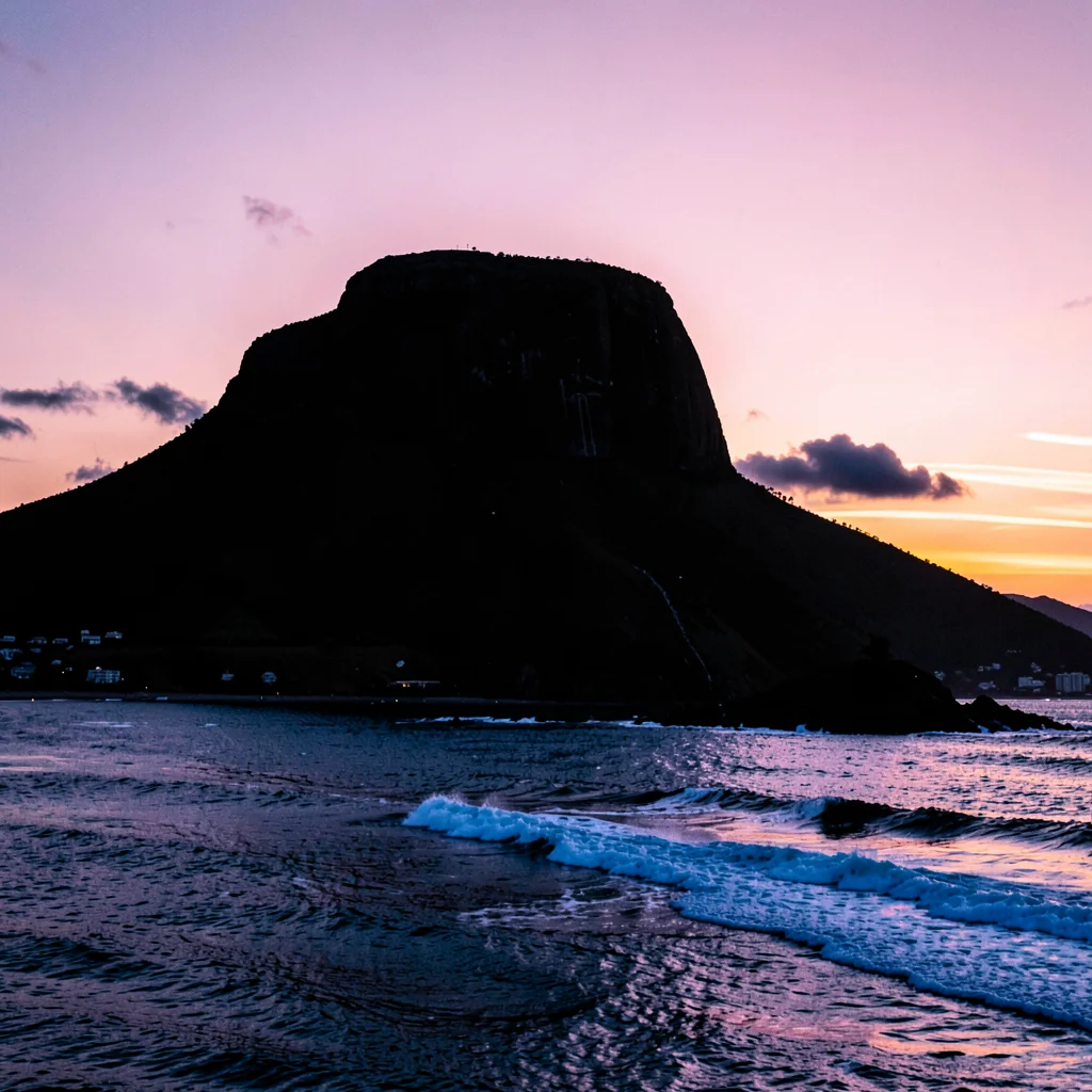 Cape Town mountain-sea duality, Table Mountain backdrop, dawn breaking over ocea