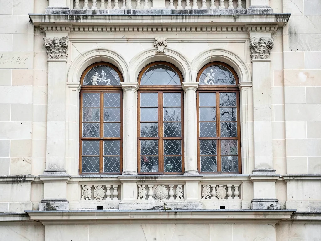 Historic window arrangement symmetry