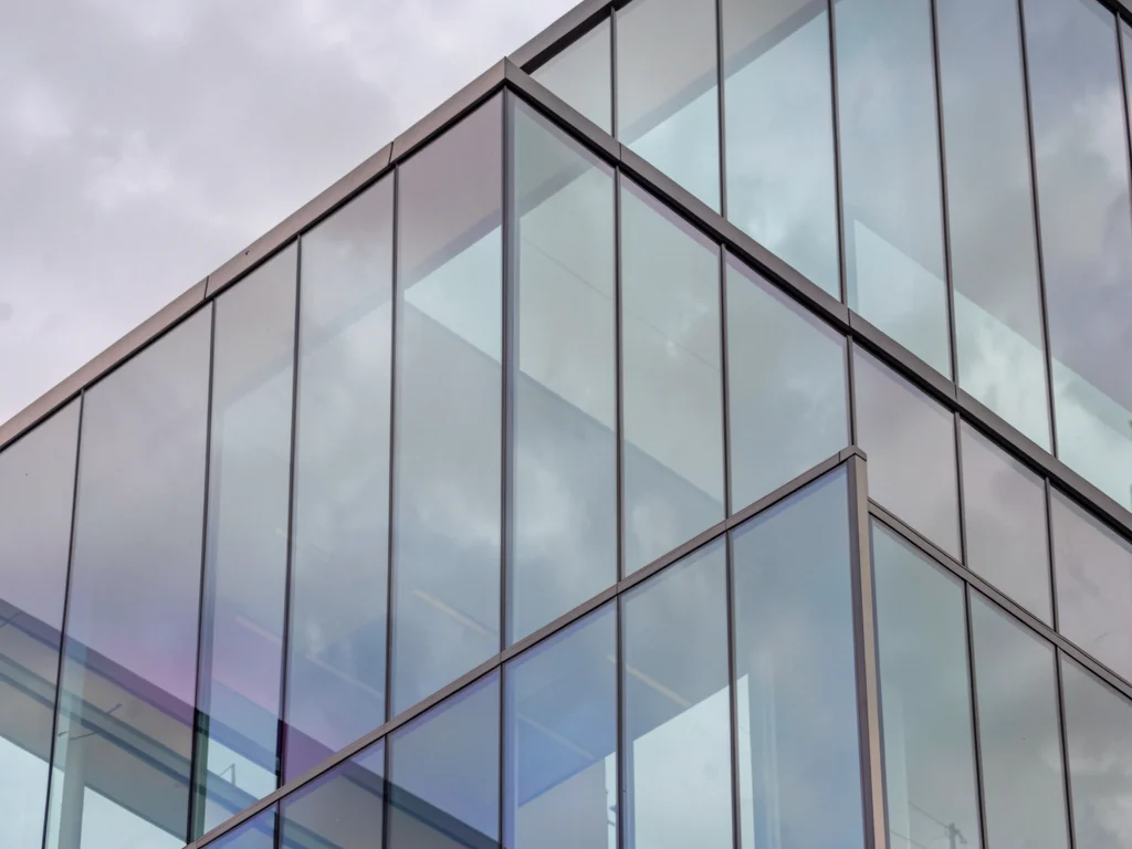 Overcast sky as soft gradient in glass
