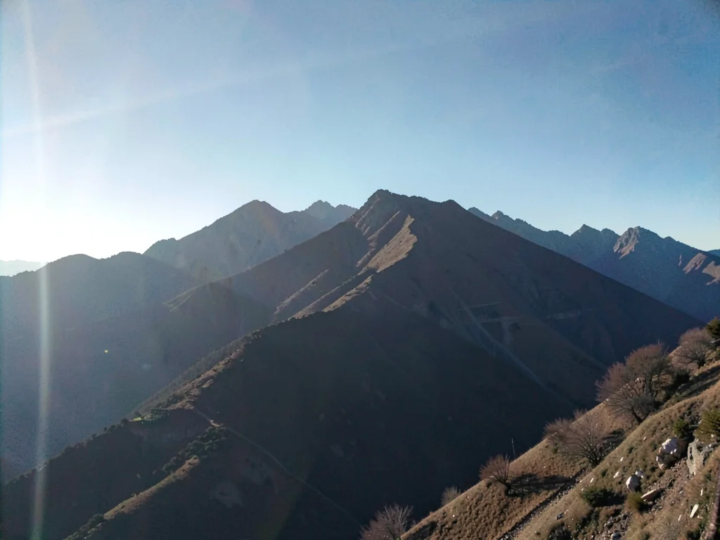 Mountain ridge last to lose light