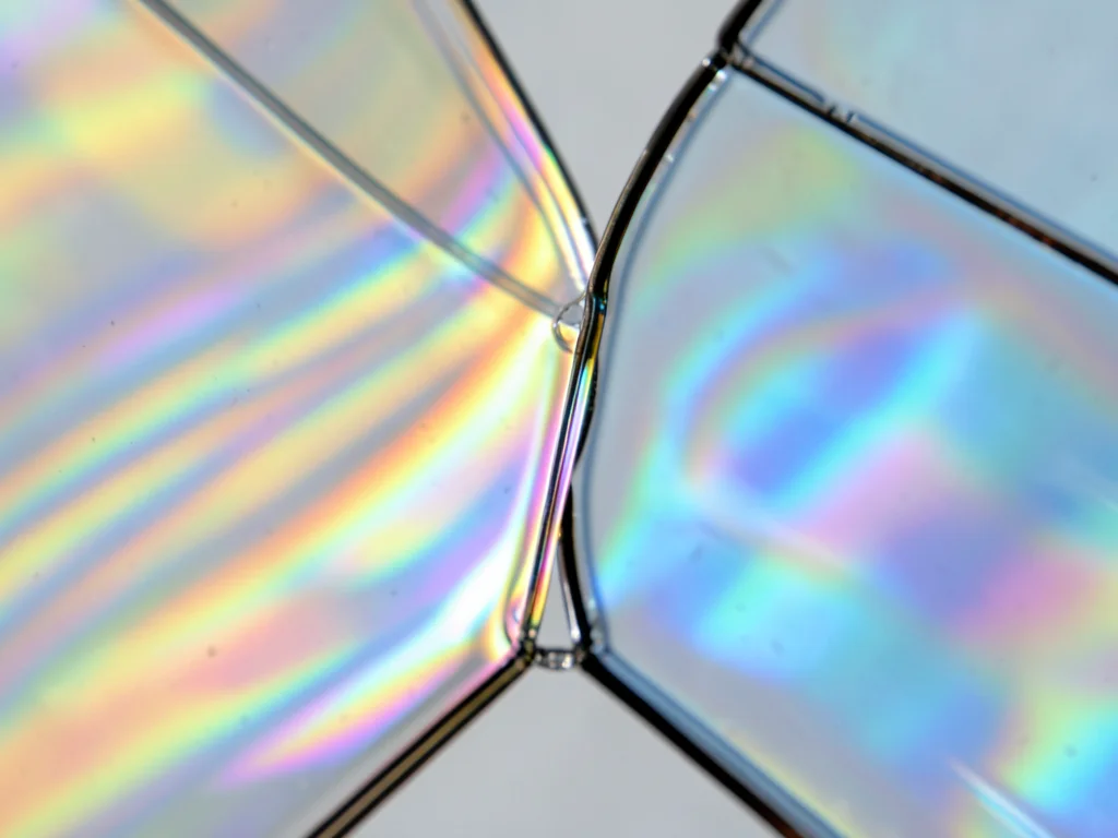 Two soap films meeting at an edge, different thickness creating different color 