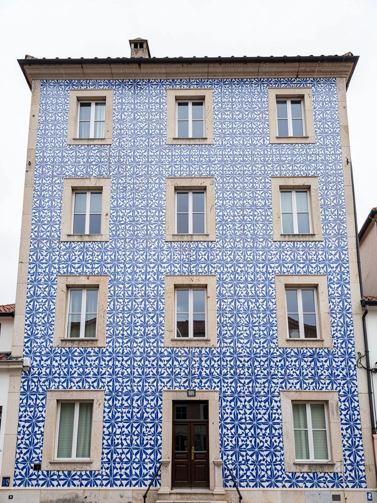 Eight-Pointed Star Facade — Full Building Coverage