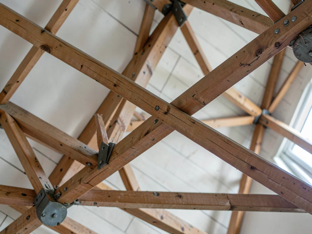 Truss web members crossing