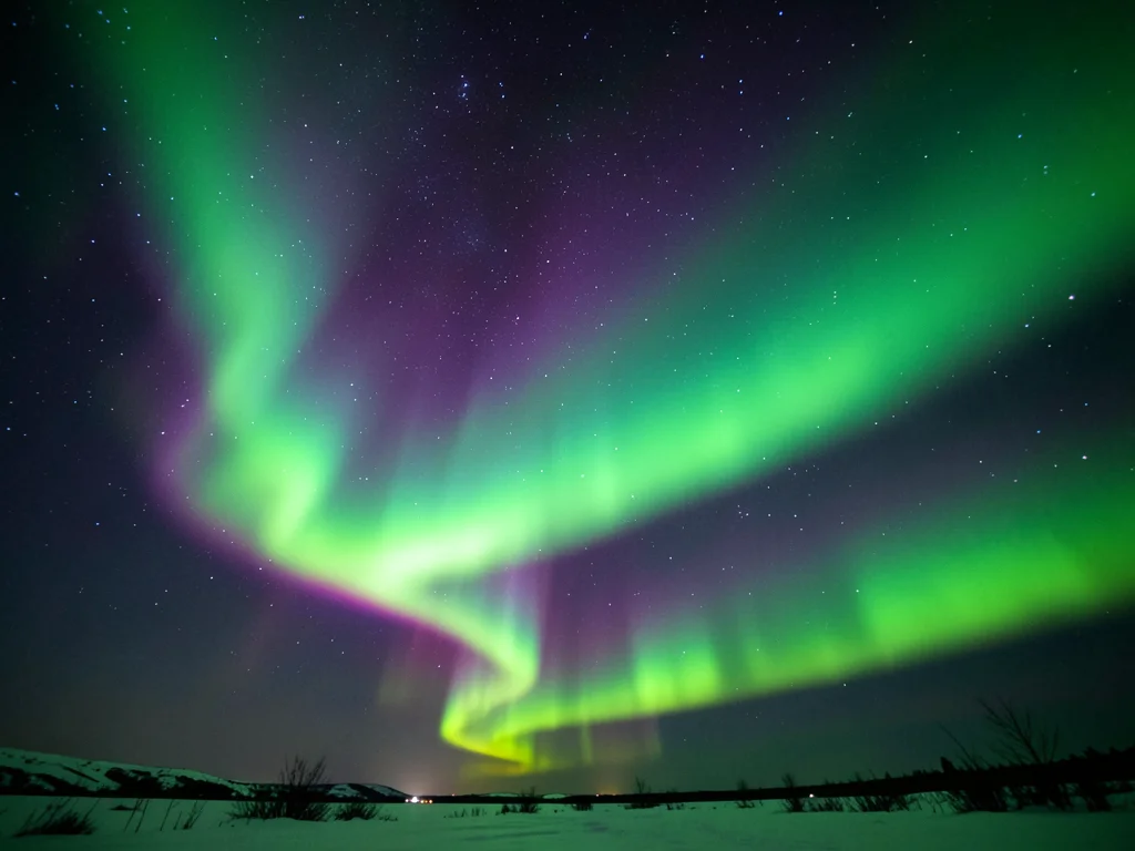 Purple and green aurora bands layered at different altitudes, nitrogen purple lo
