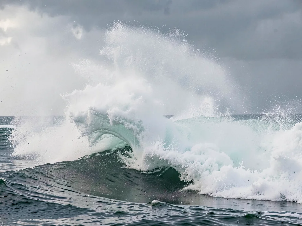 Storm wave spray dominating frame
